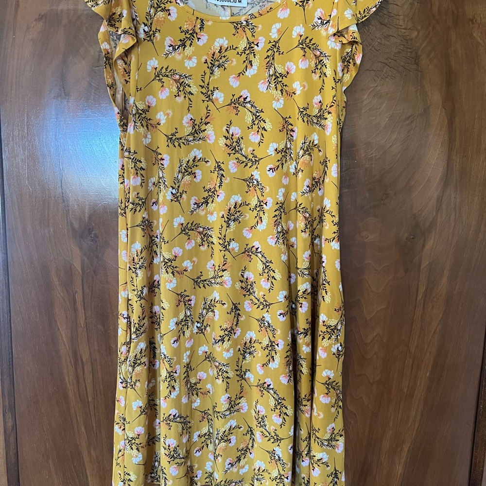 Floral yellow boutique dress with pockets